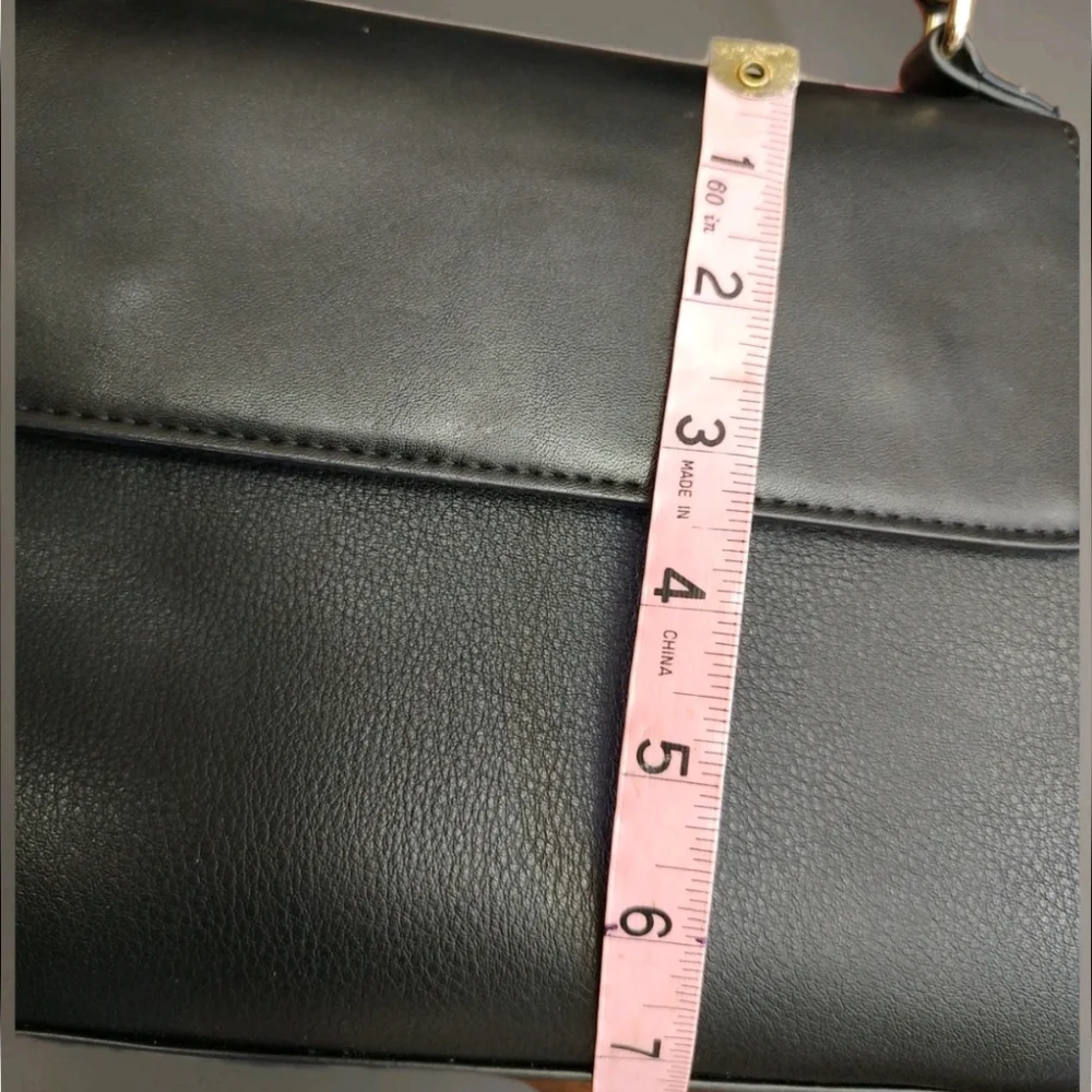 Like Dreams Adj Crossbody Strap Small Bag W/Tortoiseshell Chain Link Top Handle